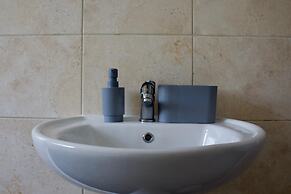 Green Corner House Sleeps 6 & Free Parking