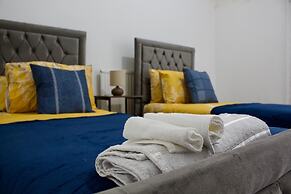 Green Corner House Sleeps 6 & Free Parking