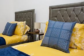 Green Corner House Sleeps 6 & Free Parking