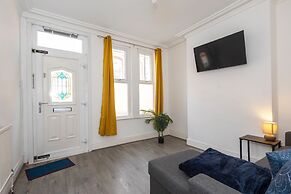 Green Corner House Sleeps 6 & Free Parking