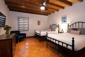 Casa Callejon Blanco
