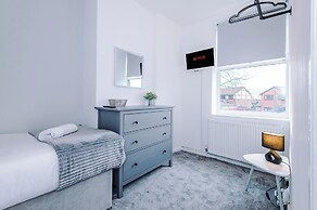 2 Droylsden Road