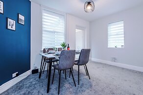 2 Droylsden Road