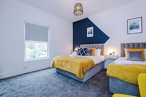 2 Droylsden Road
