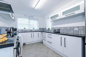 2 Droylsden Road