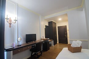 The MACEO Hotel