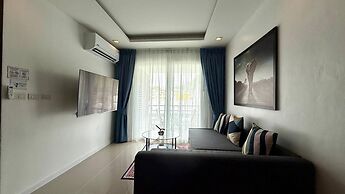 6-20 - 2 Bdr Condo With Balcony and Shared Pool