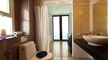 6-20 - 2 Bdr Condo With Balcony and Shared Pool