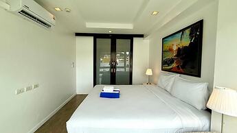 6-20 - 2 Bdr Condo With Balcony and Shared Pool