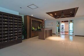 6-20 - 2 Bdr Condo With Balcony and Shared Pool