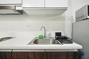 Room-sleek Studio With City Views on the