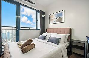 Room-sleek Studio With City Views on the