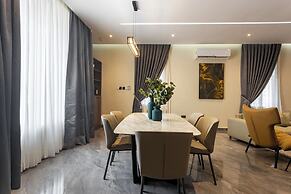 Gloria's Court-BlueWaters