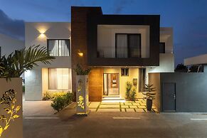 Gloria's Court-BlueWaters