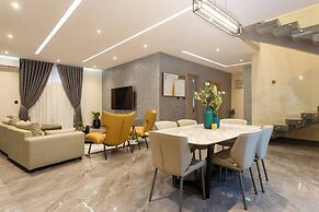 Gloria's Court-BlueWaters