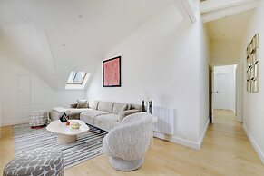 Apt a/c 3br/6p - Saint-lazare/les Champs Elysee