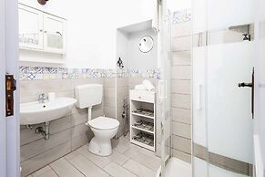 LO NARDO ACCOMMODATION