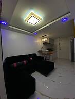 Golden Loft With Mood Lighting,stylish Staycation Loft Fast Wi-fi, Sof