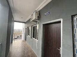 Metrohut Service Apartments