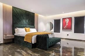 Metrohut Service Apartments