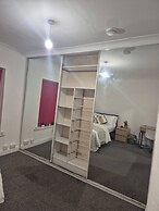 Spacious Large 4BR Home Train Station University
