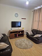 Spacious Large 4BR Home Train Station University