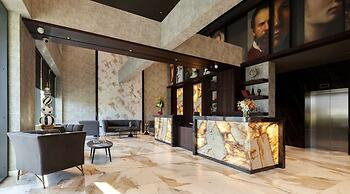 128 LIM - 2106 Stay Only Tower Suite