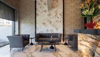 128 LIM - 2106 Stay Only Tower Suite