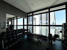 128 LIM - 2005 Stay Only Tower Suite