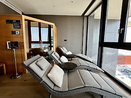 128 LIM - 2002 Stay Only Tower Suite