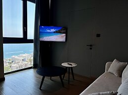128 LIM - 2002 Stay Only Tower Suite