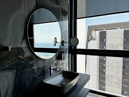 128 LIM - 2002 Stay Only Tower Suite