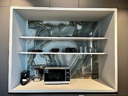 128 LIM - 2002 Stay Only Tower Suite