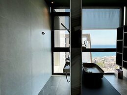 128 LIM - 2002 Stay Only Tower Suite