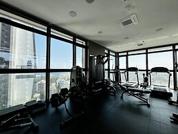 128 LIM - 2002 Stay Only Tower Suite