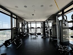 128 LIM - 2001 Stay Only Tower Suite