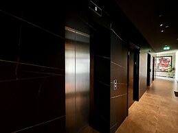 128 LIM - 2001 Stay Only Tower Suite