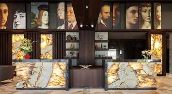 128 LIM - 2001 Stay Only Tower Suite