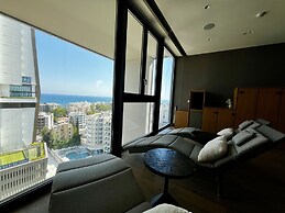 128 LIM - 2001 Stay Only Tower Suite