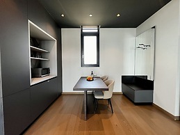 128 LIM - 2001 Stay Only Tower Suite