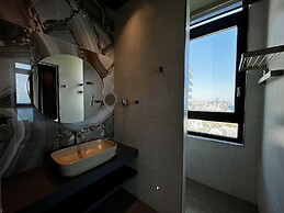 128 LIM - 2006 Stay Only Tower Suite