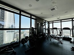 128 LIM - 2006 Stay Only Tower Suite