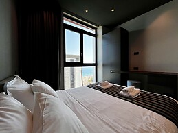 128 LIM - 2006 Stay Only Tower Suite
