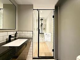 N2 Hotel