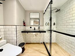 N2 Hotel