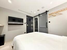 N2 Hotel