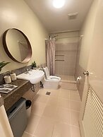 Aesthetic Cozy Apartment Condo With Pool Balcony & Deck