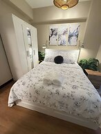 Aesthetic Cozy Apartment Condo With Pool Balcony & Deck
