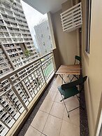 Aesthetic Cozy Apartment Condo With Pool Balcony & Deck