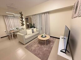 Cozy Modern Apartment Condo Unit